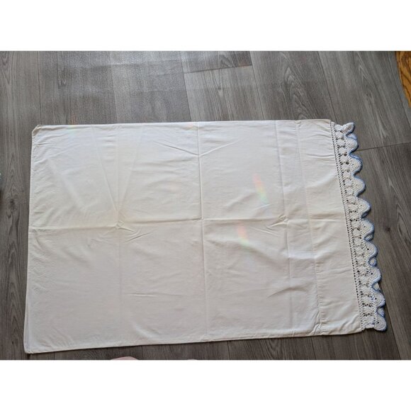 Vintage Cannon Percale Pillowcases With Crochet Lace Trim White & Blue - Picture 2 of 7